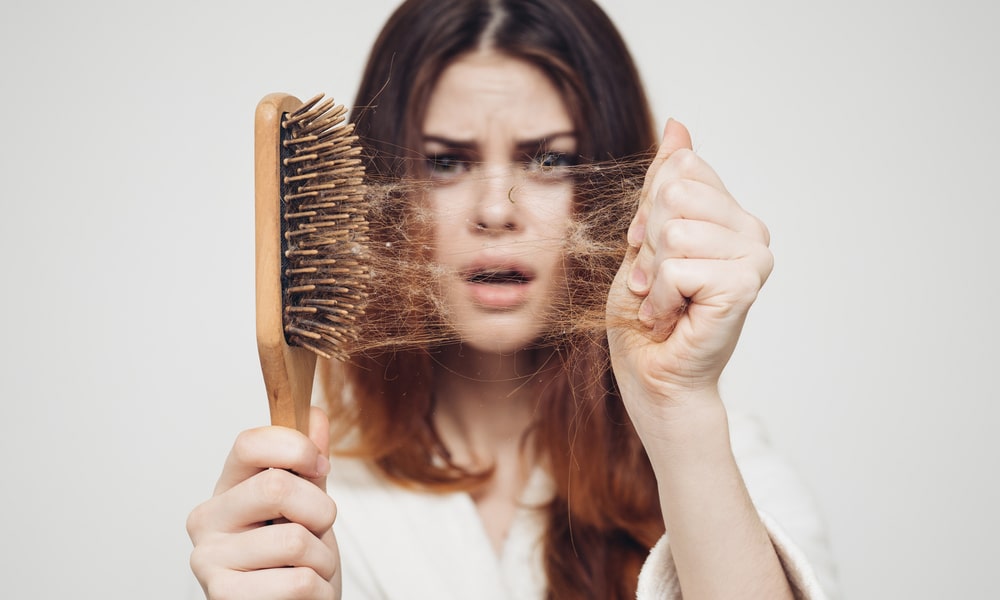 SURMONTER LA PERTE DE CHEVEUX AVEC UNE PERRUQUE NATURELLE : RETROUVER CONFIANCE ET SÉRÉNITÉ