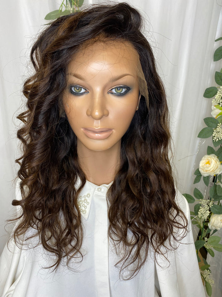 Miss Talia (dentelle marron HD)