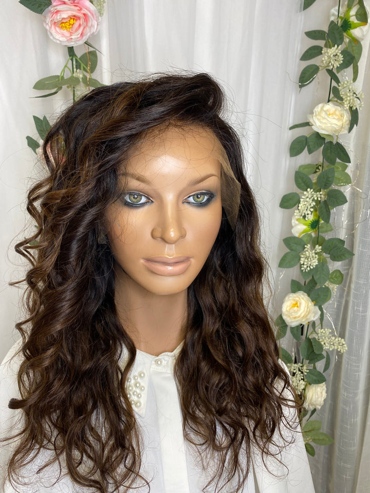 Miss Talia (dentelle marron HD)