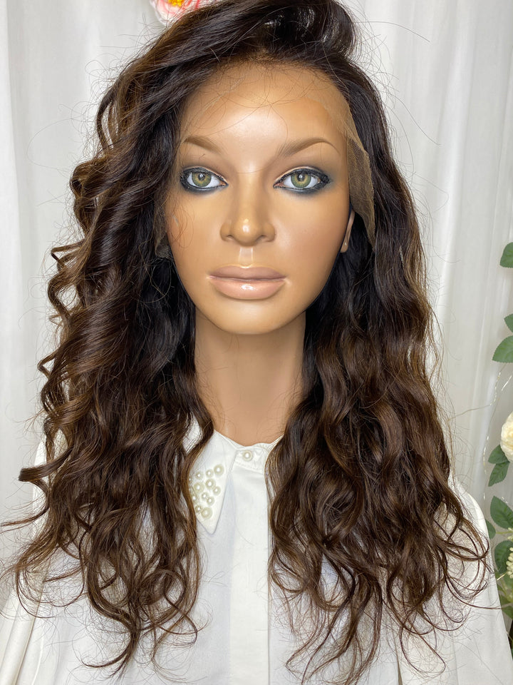 Miss Talia (dentelle marron HD)