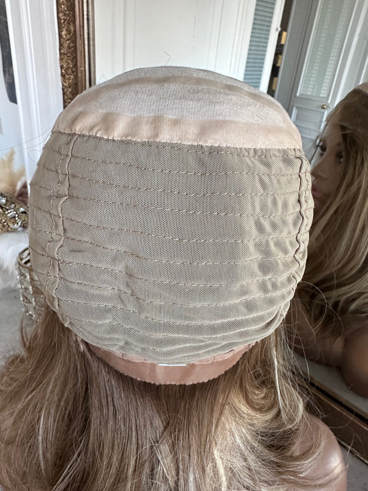 Diva Fiona (silk top, bonnet large)